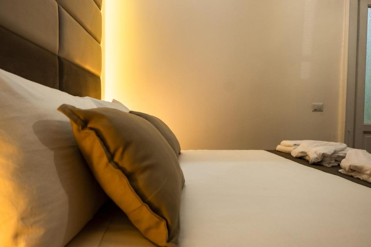 Caracciolo18 - Gb Apartment Napoli Bagian luar foto