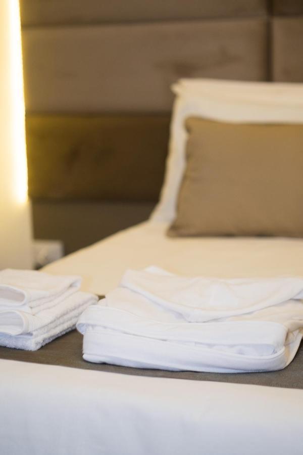 Caracciolo18 - Gb Apartment Napoli Bagian luar foto